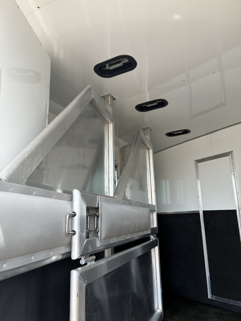 Used 2020 SMC SL8313SSR Horse Trailer