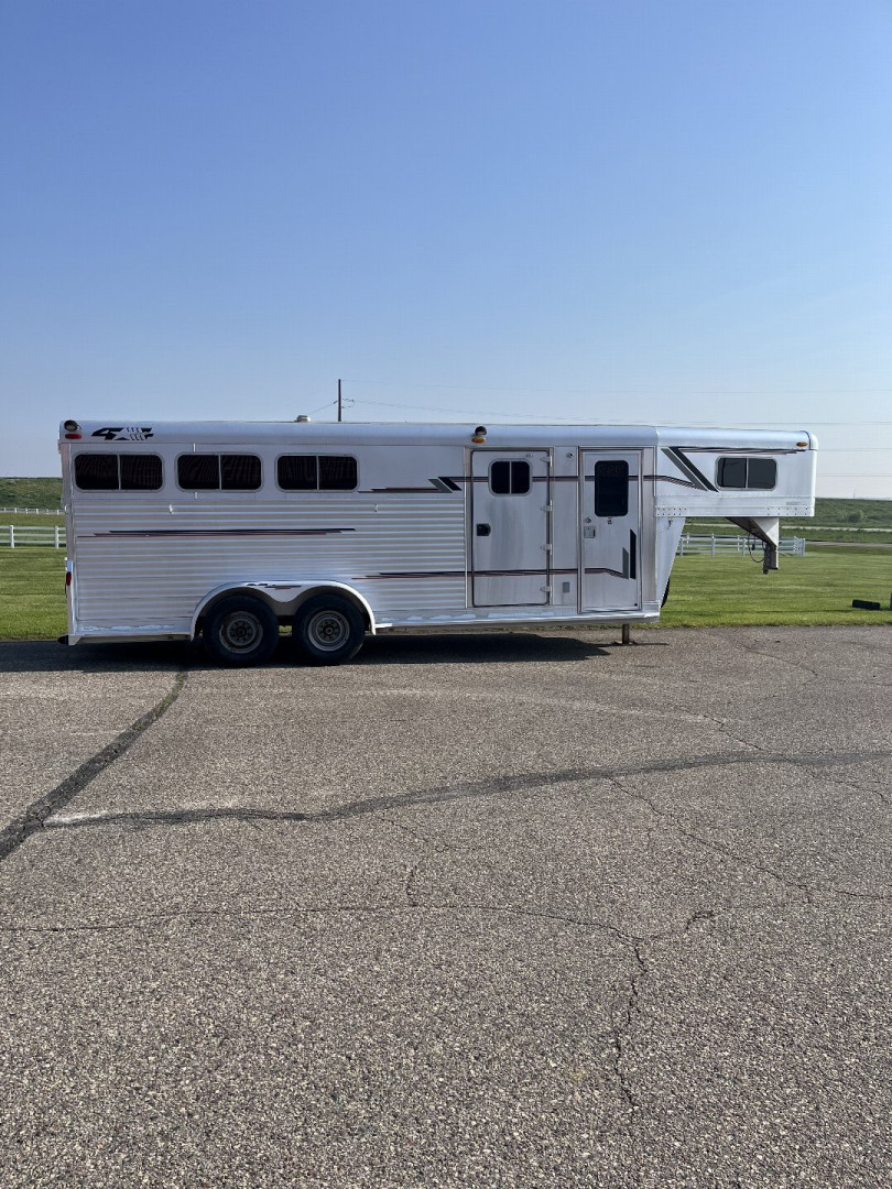 Used 1999 4-Star Trailers 3H GN with Midtack Horse Trailer
