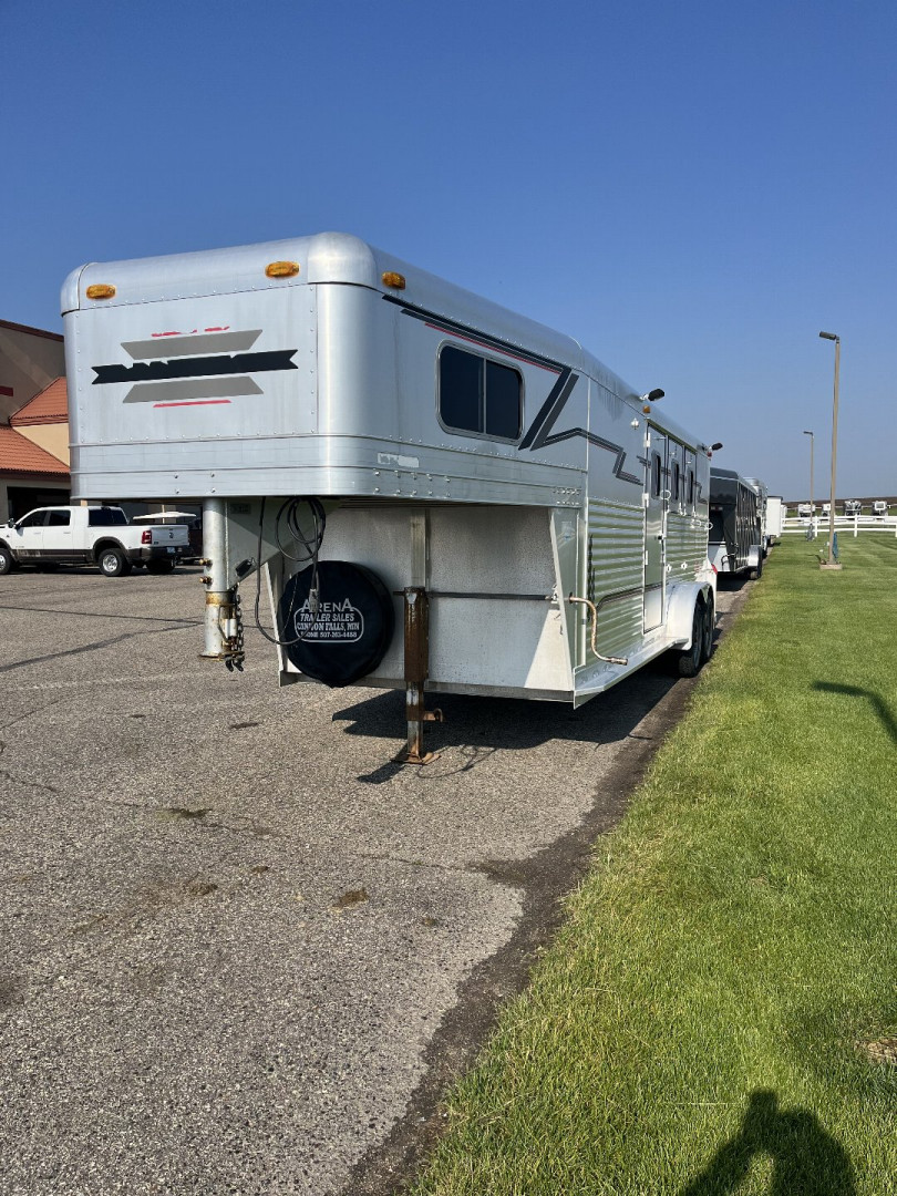 Used 1999 4-Star Trailers 3H GN with Midtack Horse Trailer