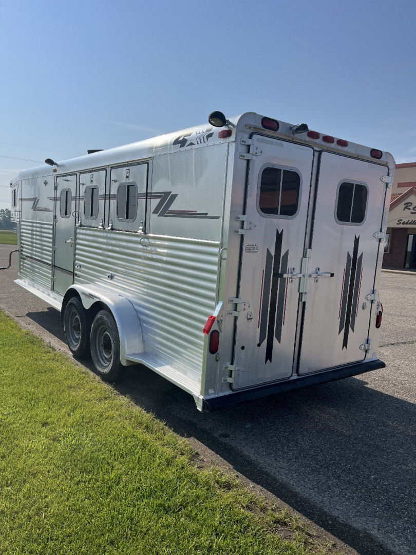Used 1999 4-Star Trailers 3H GN with Midtack Horse Trailer