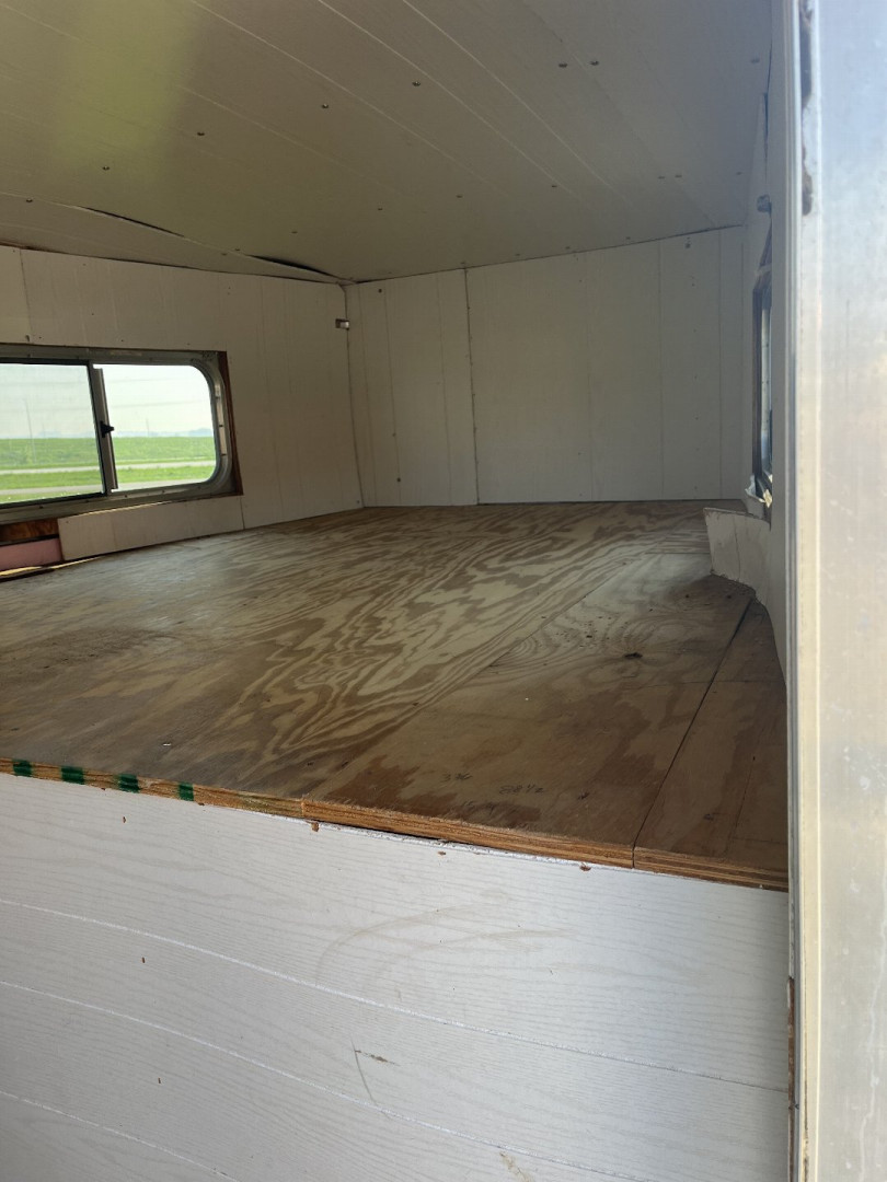 Used 1999 4-Star Trailers 3H GN with Midtack Horse Trailer