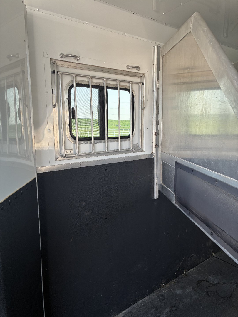 Used 2017 Lakota Charger 4H 11'LQ Horse Trailer