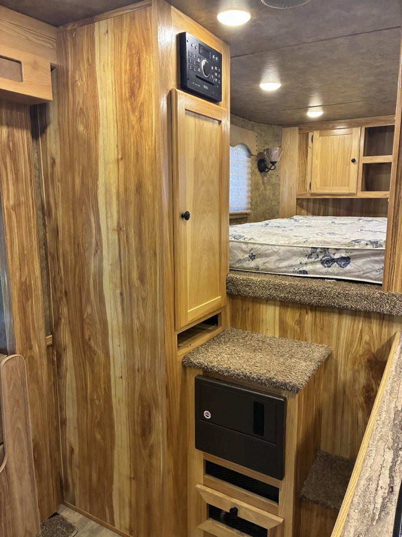Used 2017 Lakota Charger 4H 11'LQ Horse Trailer