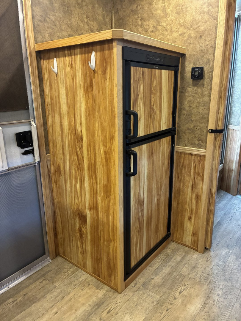 Used 2017 Lakota Charger 4H 11'LQ Horse Trailer