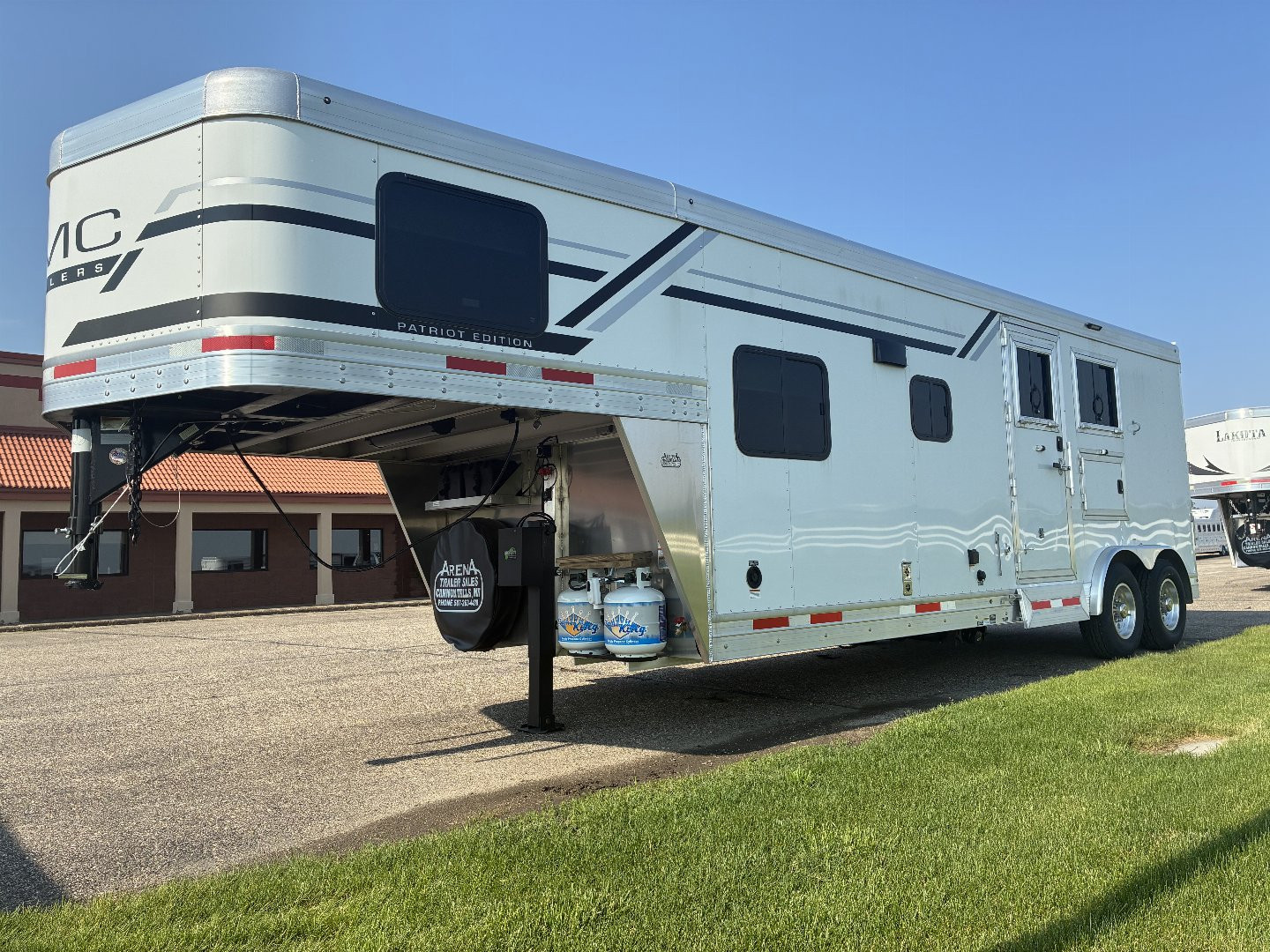 New 2025 SMC P829SR 2H 9' LQ Horse Trailer