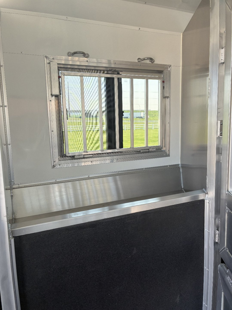 New 2025 SMC P829SR 2H 9' LQ Horse Trailer