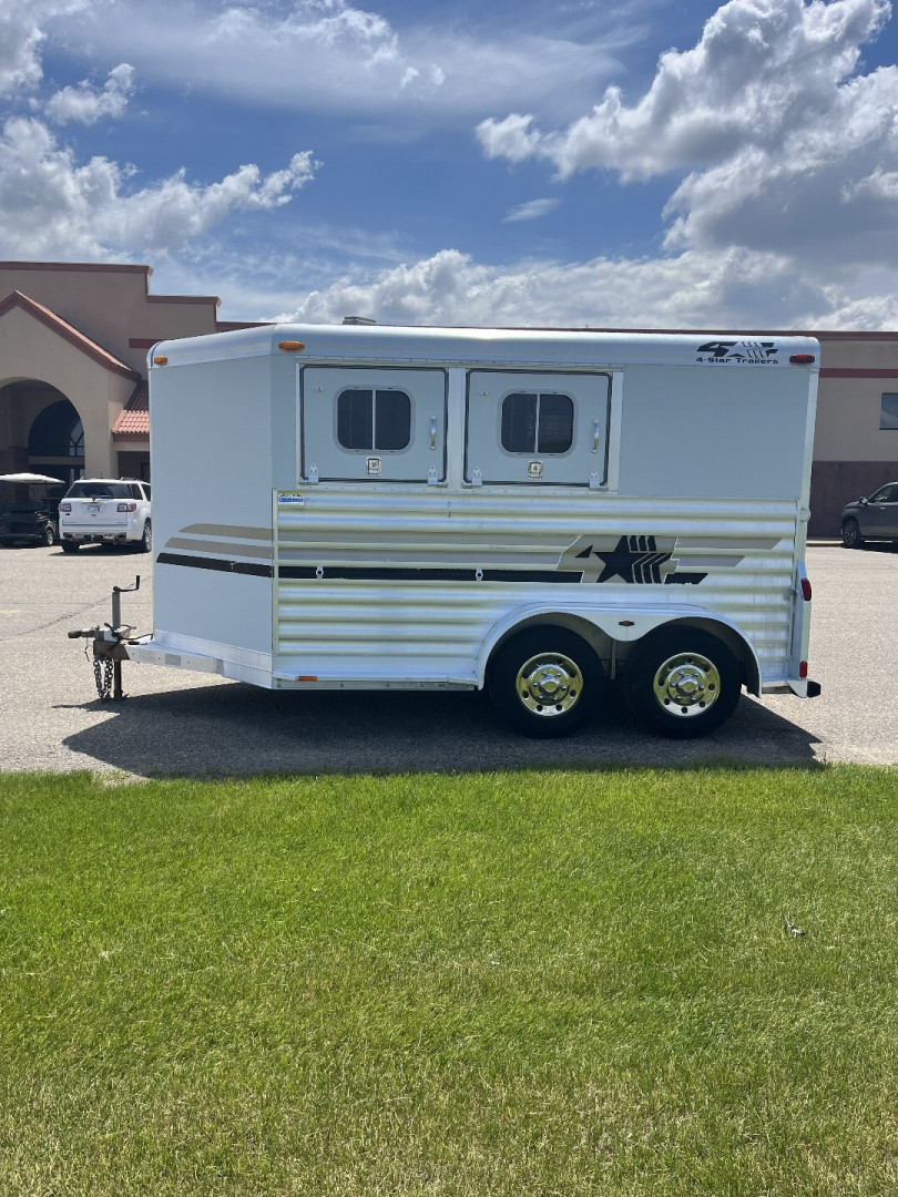 New 2002 4 Star 2H Slant BP Horse Trailer