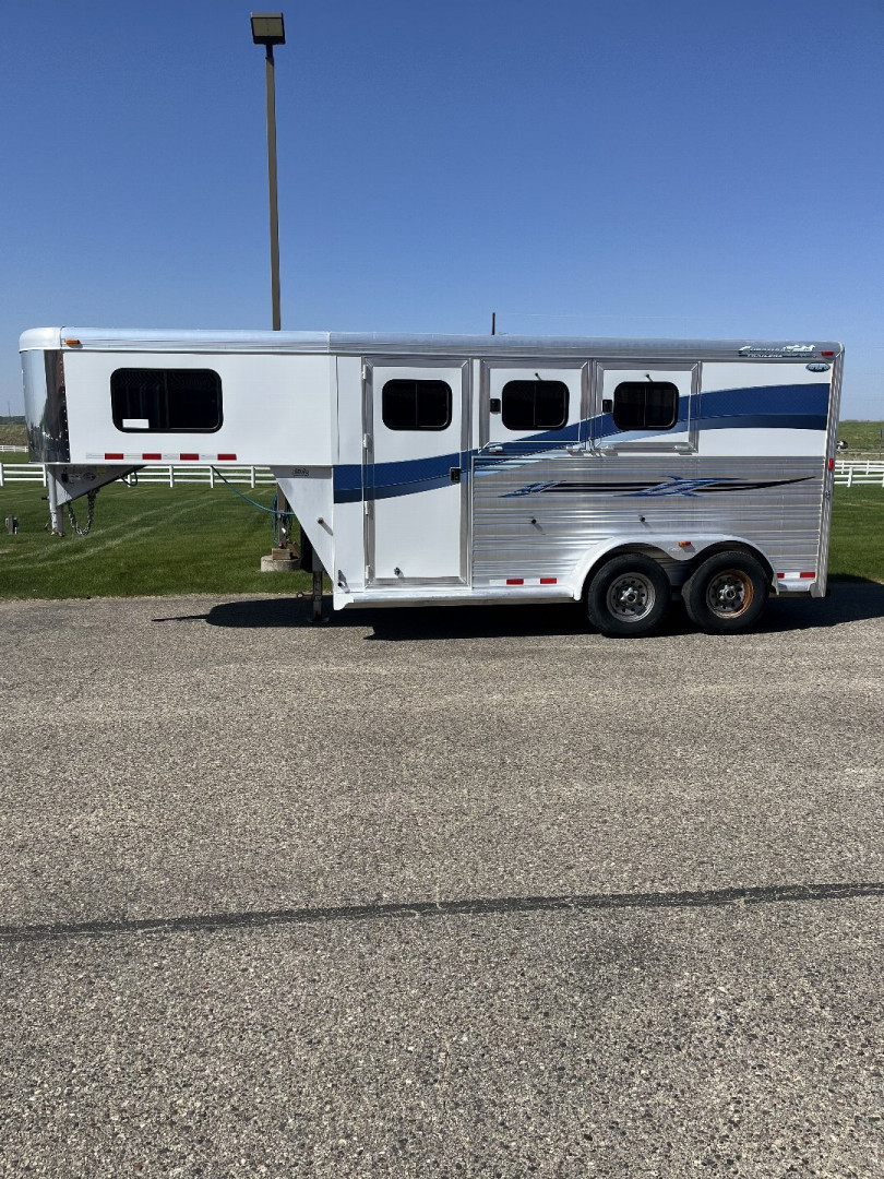Used 2010 Cimarron 2H GN Horse Trailer