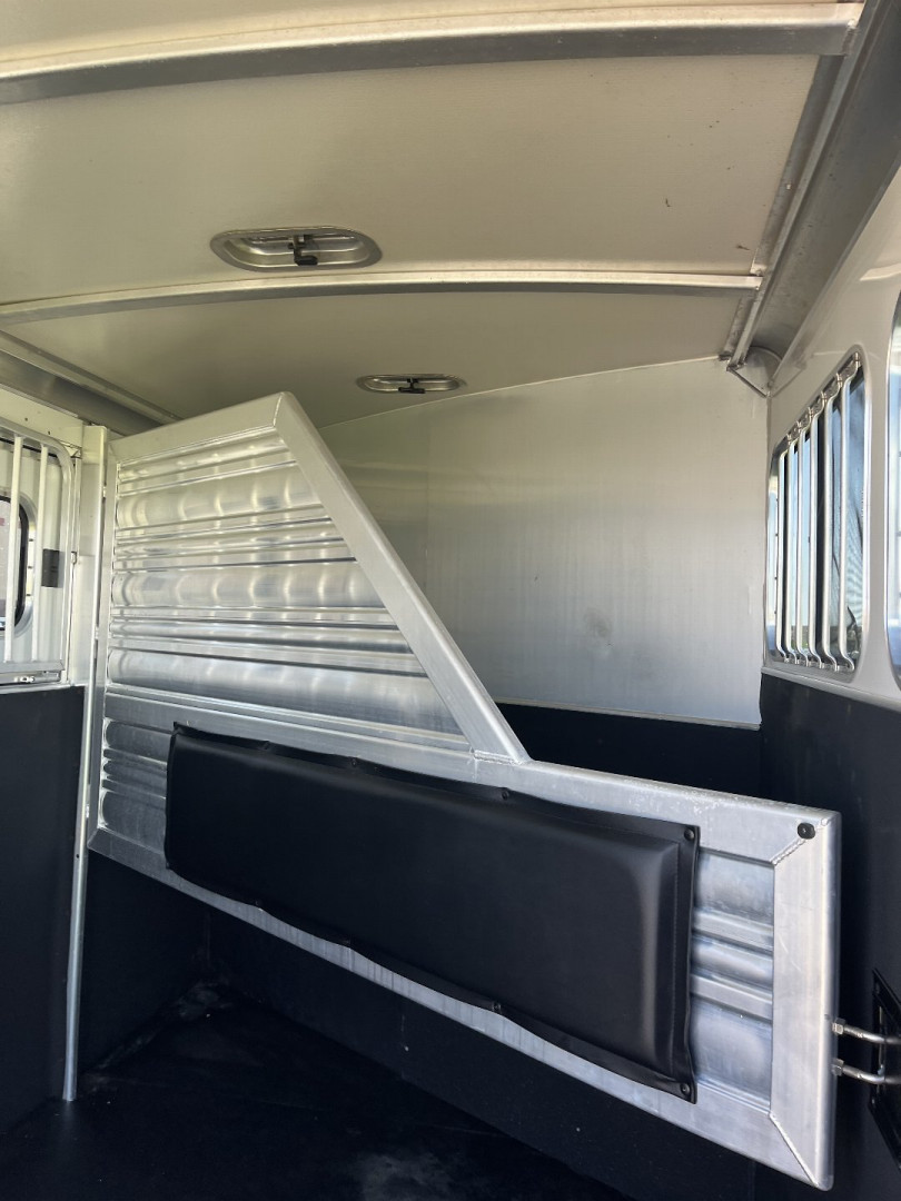 Used 2010 Cimarron 2H GN Horse Trailer