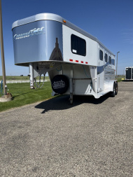 Used 2010 Cimarron 2H GN Horse Trailer