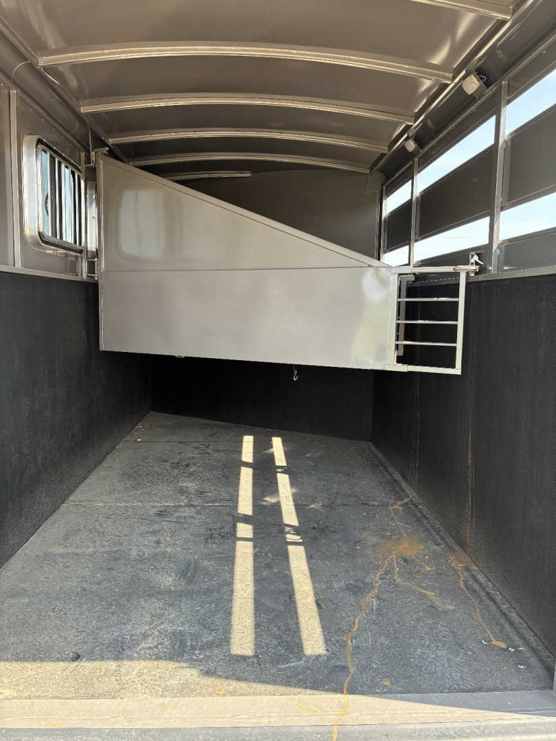 New 2025 Titan Avalanche II 3H BP Horse Trailer