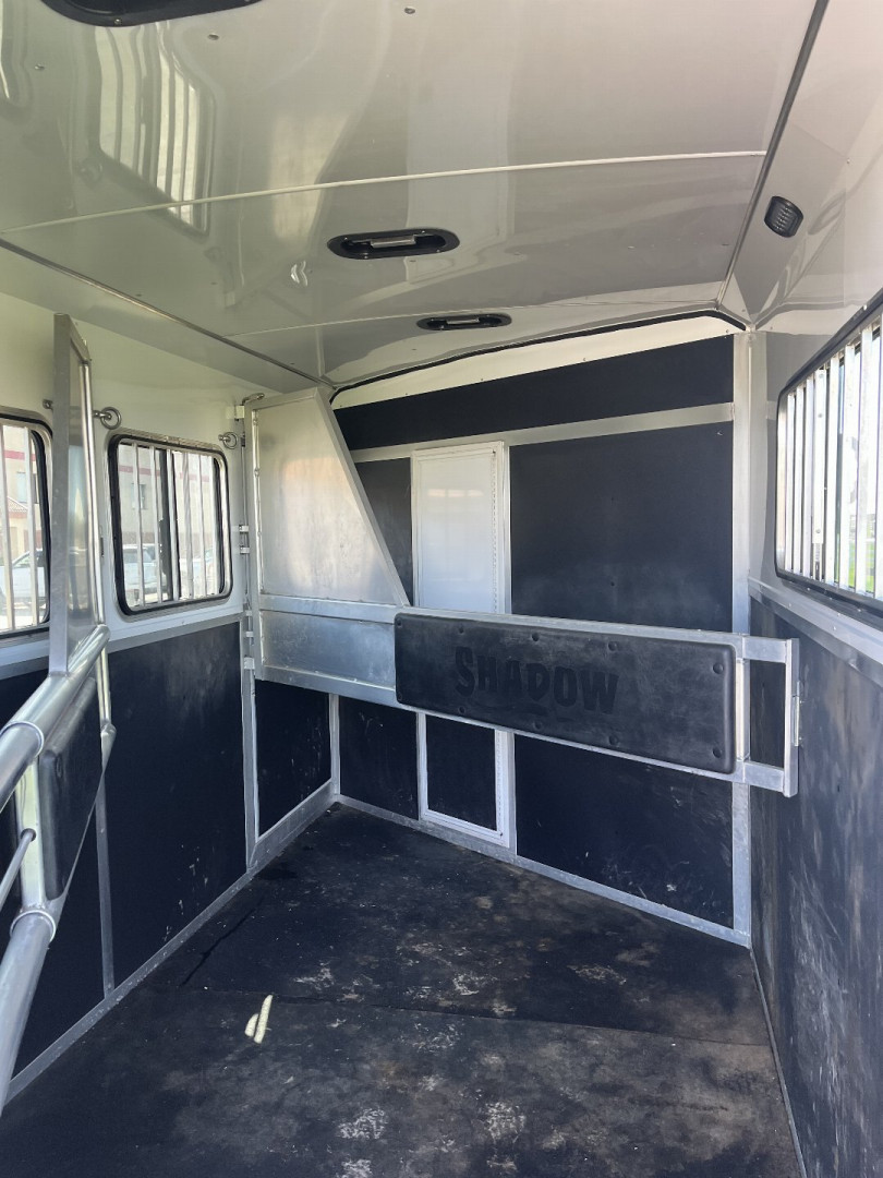 Used 2017 Shadow 3H GN Weekender Horse Trailer