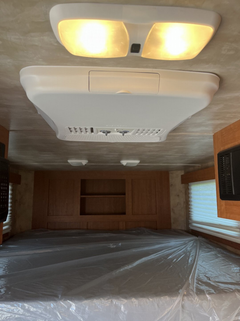 Used 2017 Shadow 3H GN Weekender Horse Trailer