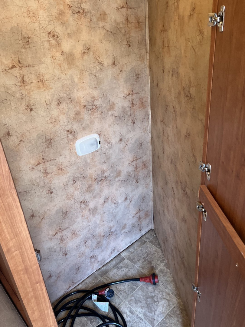 Used 2017 Shadow 3H GN Weekender Horse Trailer