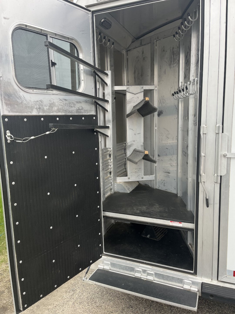 Used 2016 Platinum 2H 10'4" LQ Horse Trailer