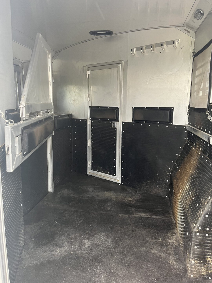 Used 2016 Platinum 2H 10'4" LQ Horse Trailer