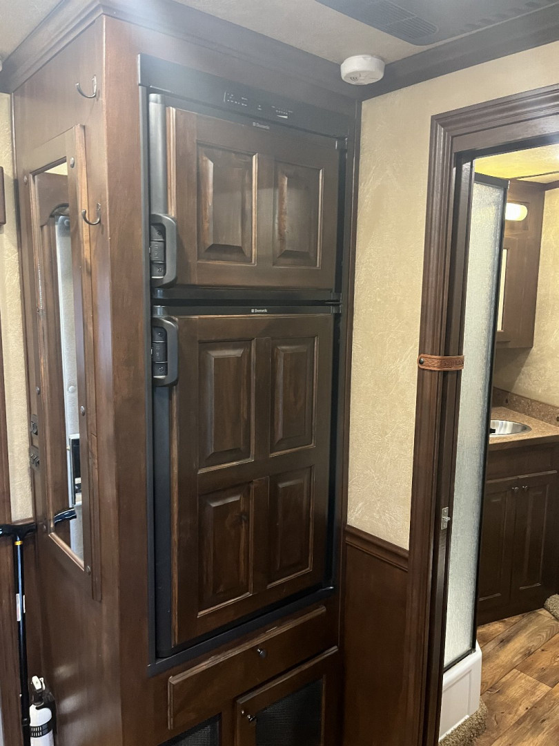 Used 2016 Platinum 2H 10'4" LQ Horse Trailer