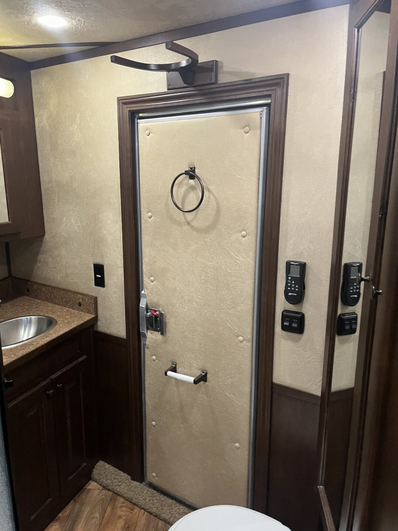 Used 2016 Platinum 2H 10'4" LQ Horse Trailer