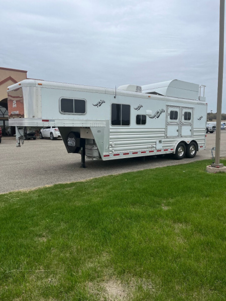 Used 2016 Platinum 2H 10'4" LQ Horse Trailer