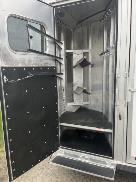 Used 2016 Platinum 2H 10'4" LQ Horse Trailer