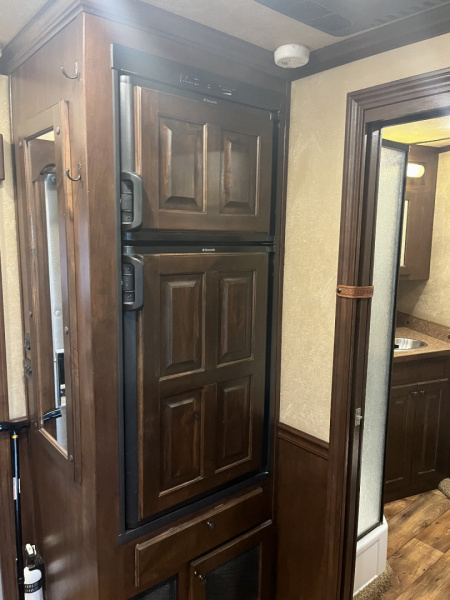 Used 2016 Platinum 2H 10'4" LQ Horse Trailer