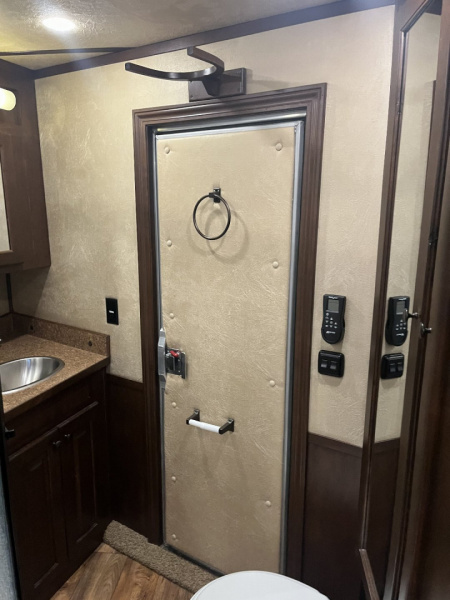 Used 2016 Platinum 2H 10'4" LQ Horse Trailer