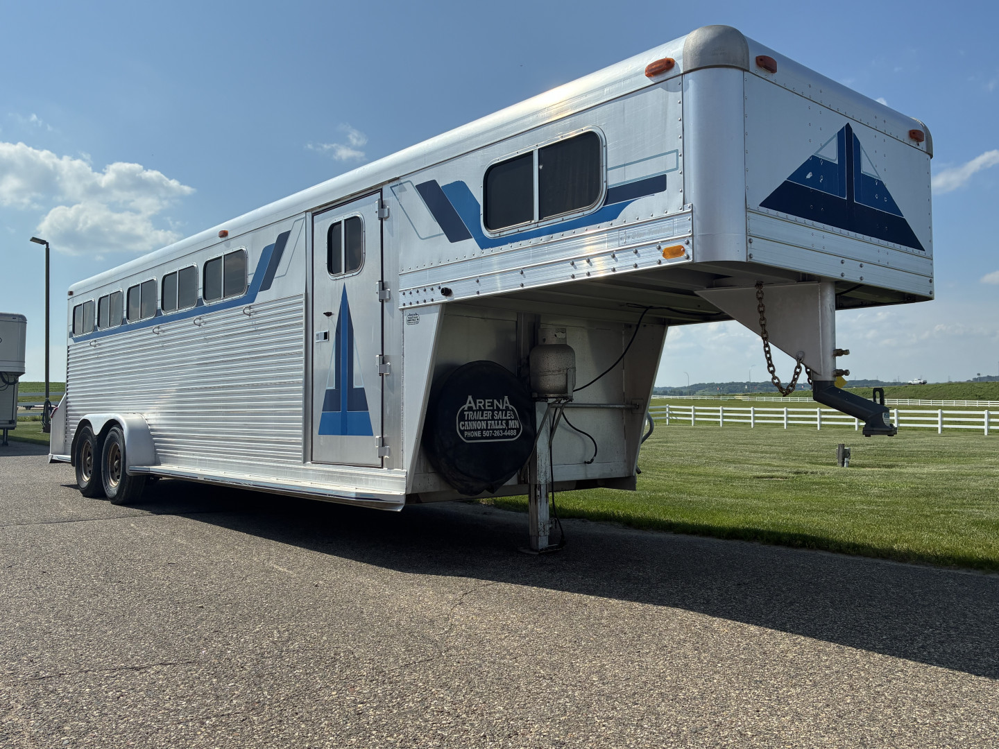 Used 1987 4-Star Trailers 5H GN Horse Trailer