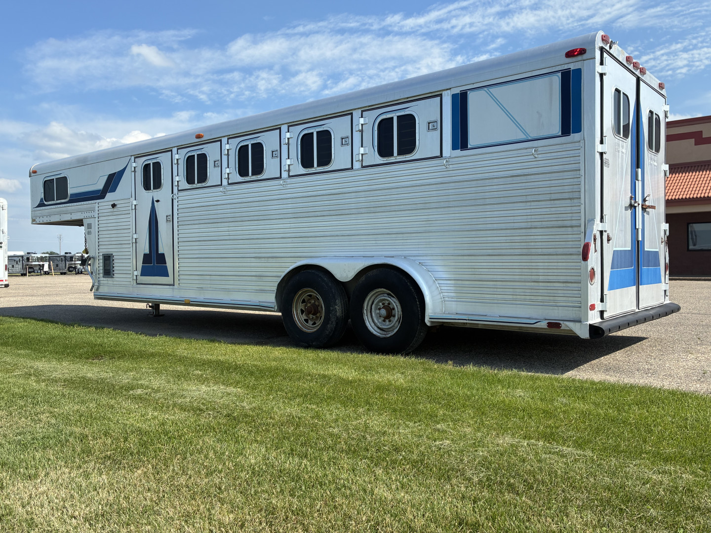 Used 1987 4-Star Trailers 5H GN Horse Trailer