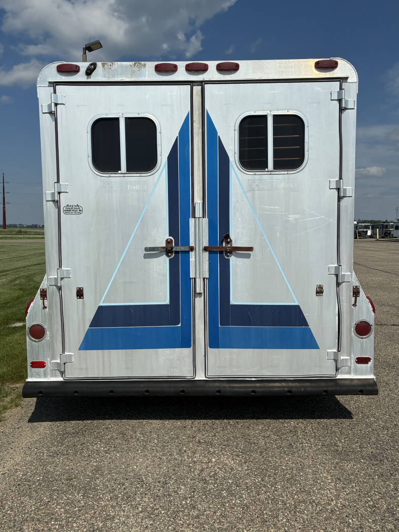 Used 1987 4-Star Trailers 5H GN Horse Trailer