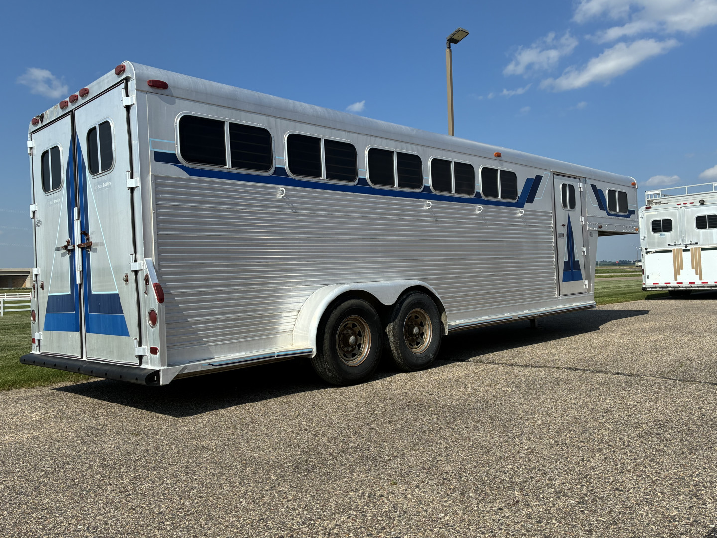 Used 1987 4-Star Trailers 5H GN Horse Trailer