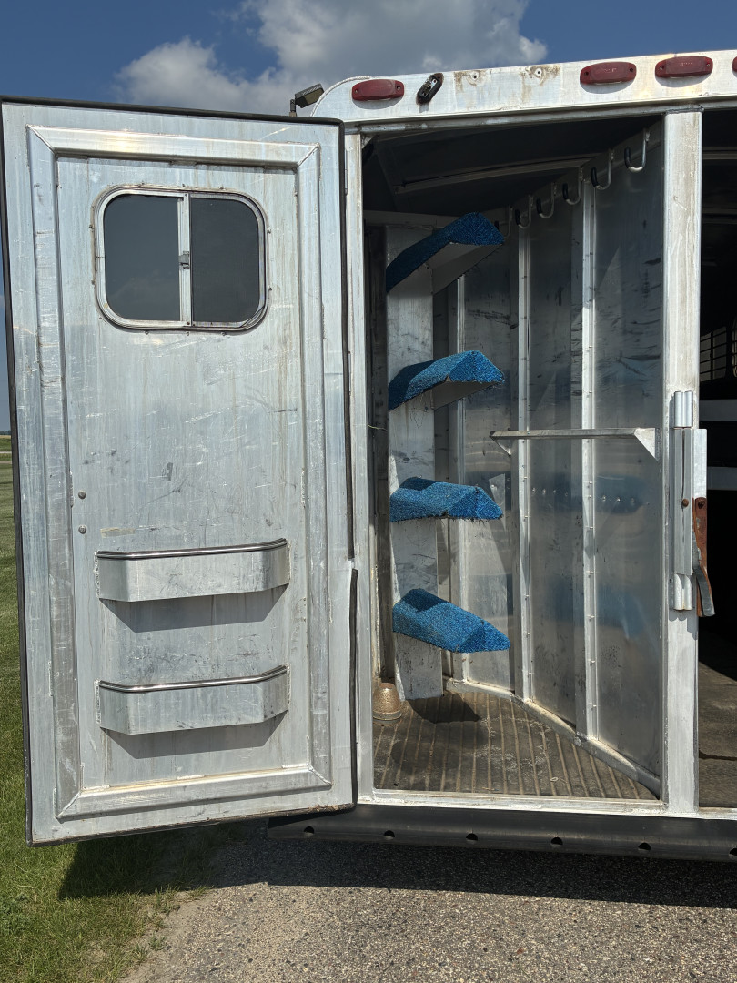 Used 1987 4-Star Trailers 5H GN Horse Trailer