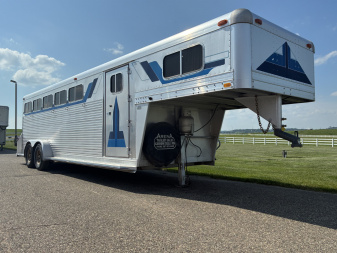 Used 1987 4-Star Trailers 5H GN Horse Trailer