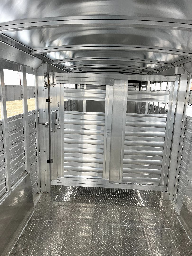 New 2025 4-Star Trailers 24' St GN Trailer