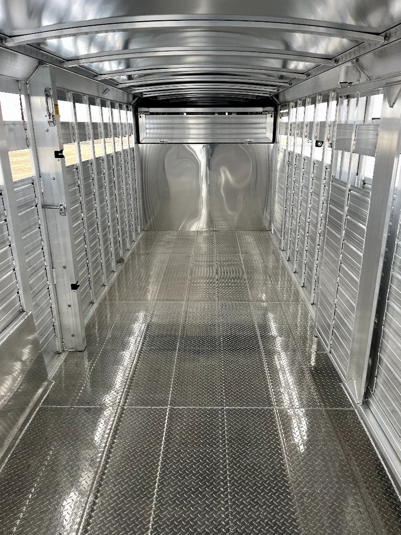 New 2025 4-Star Trailers 24' St GN Trailer