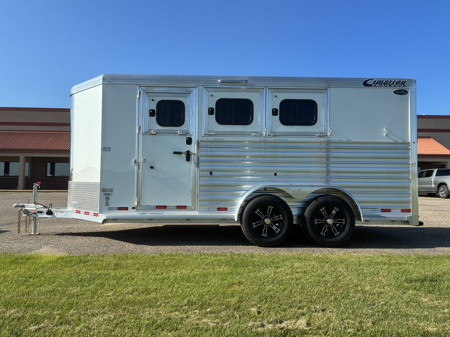 New 2025 Cimarron Trailers 3H BP RTG Horse Trailer