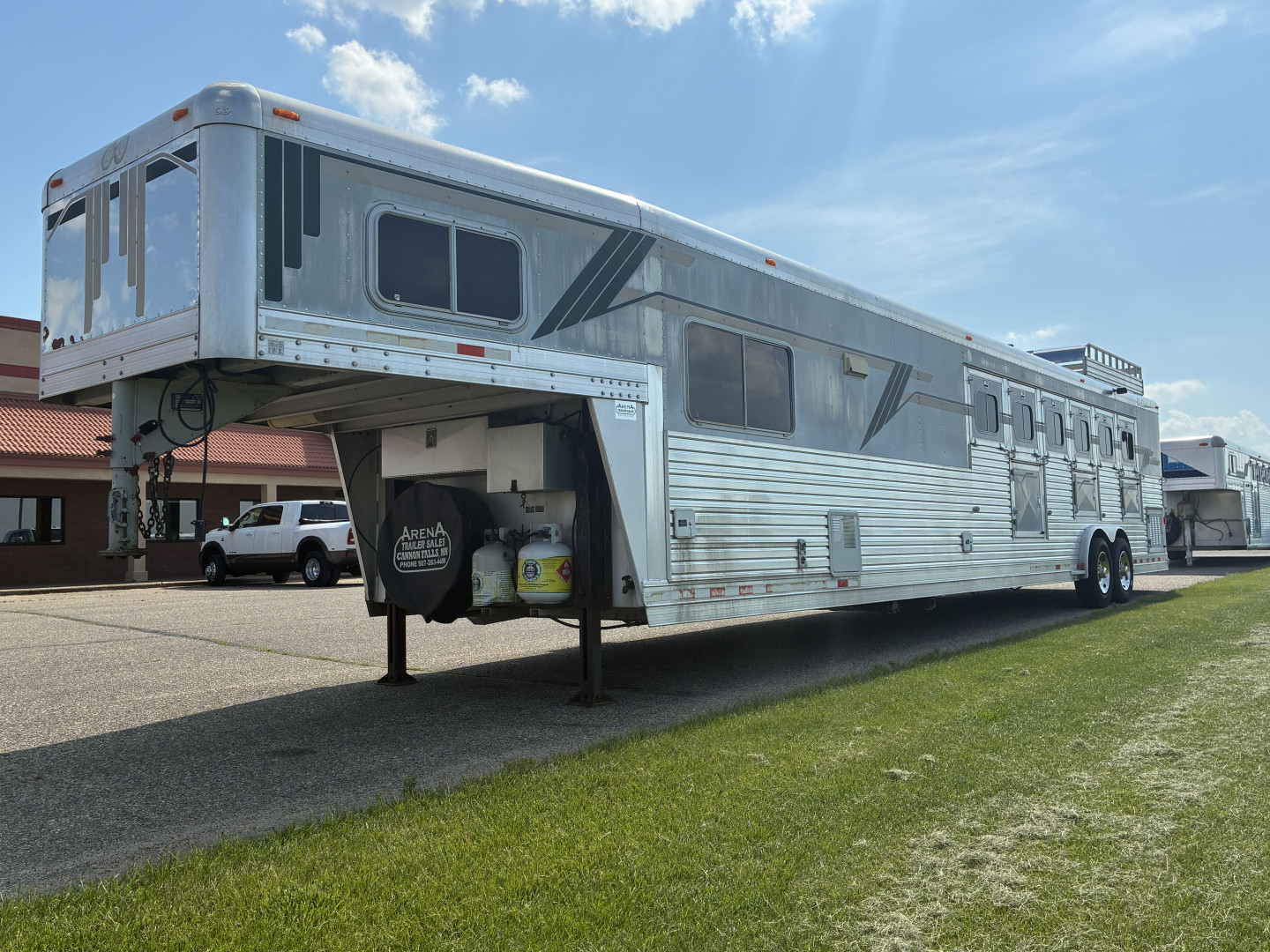 Used 2000 C&C 6H LQ Midtack Horse Trailer