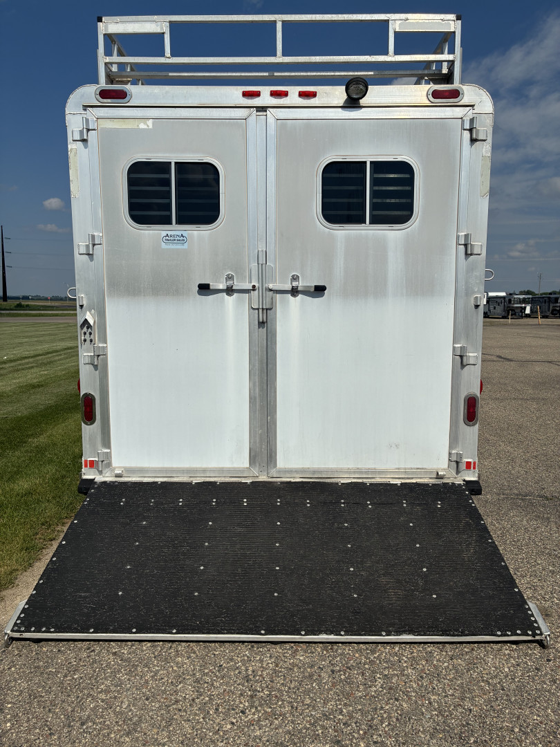 Used 2000 C&C 6H LQ Midtack Horse Trailer