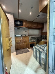 Used 2000 C&C 6H LQ Midtack Horse Trailer