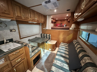 Used 2000 C&C 6H LQ Midtack Horse Trailer