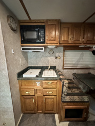Used 2000 C&C 6H LQ Midtack Horse Trailer