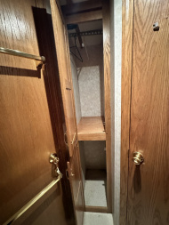 Used 2000 C&C 6H LQ Midtack Horse Trailer
