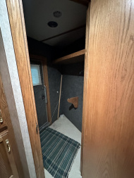 Used 2000 C&C 6H LQ Midtack Horse Trailer