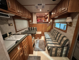 Used 2000 C&C 6H LQ Midtack Horse Trailer