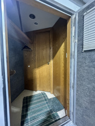 Used 2000 C&C 6H LQ Midtack Horse Trailer