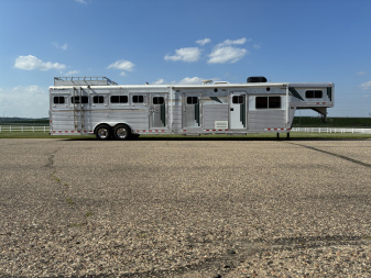 Used 2000 C&C 6H LQ Midtack Horse Trailer