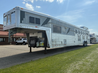 Used 2000 C&C 6H LQ Midtack Horse Trailer
