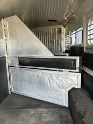 Used 2000 C&C 6H LQ Midtack Horse Trailer