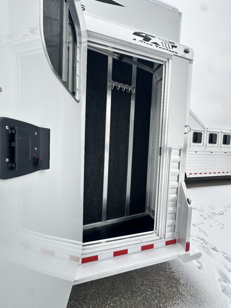 New 2025 4-Star Trailers 9H GN w/ Super Tack Horse Trailer