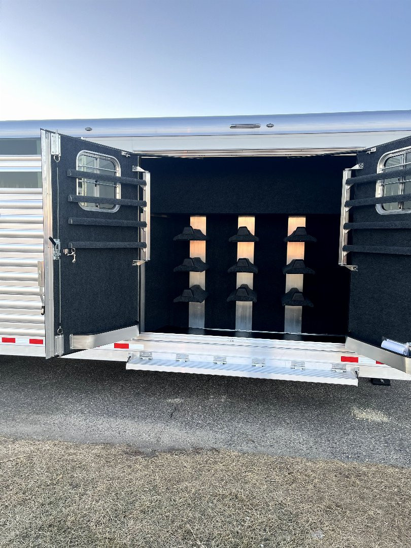 New 2025 4-Star Trailers 9H GN w/ Super Tack Horse Trailer