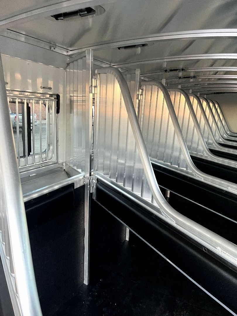 New 2025 4-Star Trailers 9H GN w/ Super Tack Horse Trailer